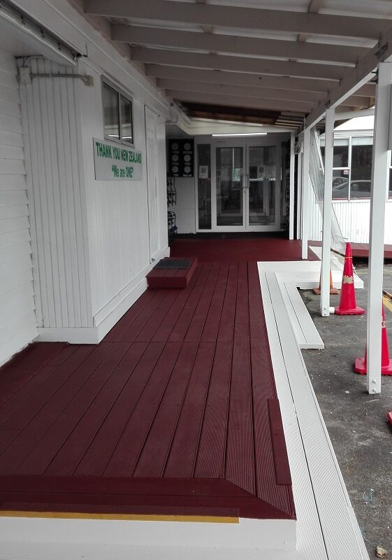 Side deck to entrance